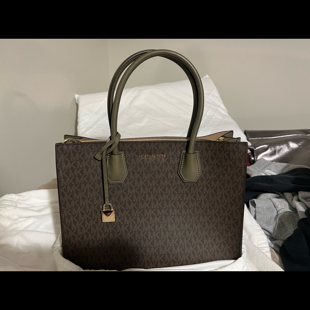 PERFECT XMAS GIFT! Michael Kors Tote Like New